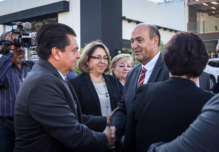 Abandera titular de SEPH ceremonia por Consumación de Independencia