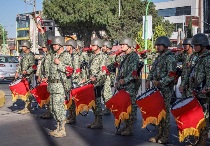 Abandera titular de SEPH ceremonia por Consumación de Independencia