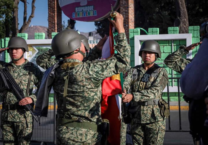 Abandera titular de SEPH ceremonia por Consumación de Independencia