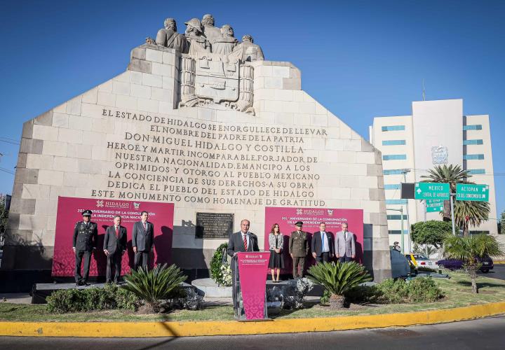 Abandera titular de SEPH ceremonia por Consumación de Independencia