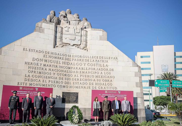 Abandera titular de SEPH ceremonia por Consumación de Independencia