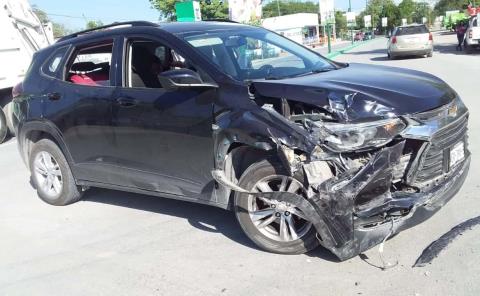 Impactaron vehículos en carretera al Ingenio