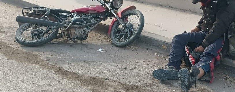 Obrero derrapó en motocicleta