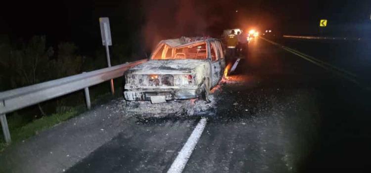 Incendio arrasó una camioneta