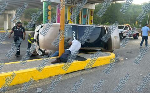 Chevy volcó al ser impactado en la México-Tampico
