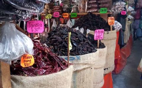 Al alza la venta de chiles secos por fiestas 
