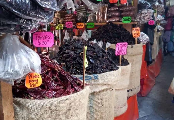 Al alza la venta de chiles secos por fiestas 