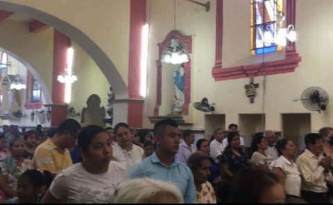 Fervor católico se desborda en Iglesia San Juan
