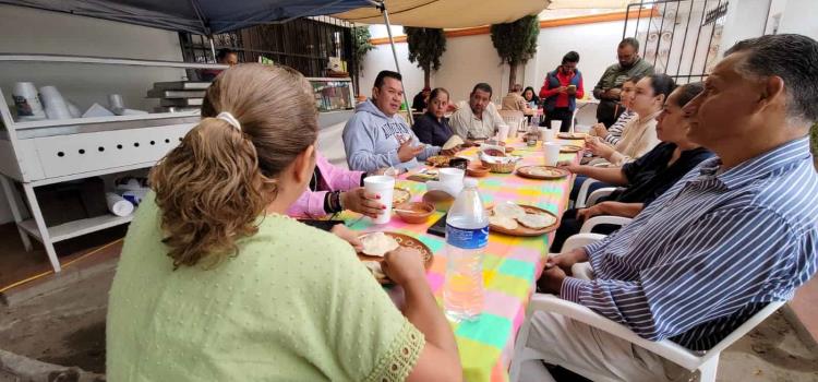 Convivió con pobladores edil Arnulfo Urbiola Román