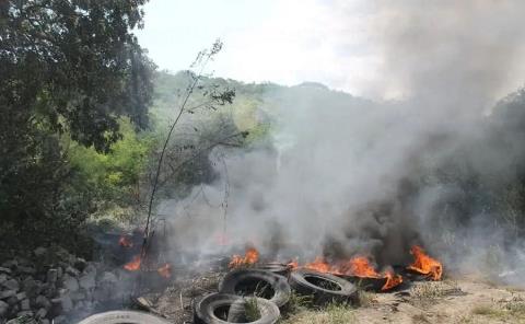 Sofocaron un incendio de montículos de llantas