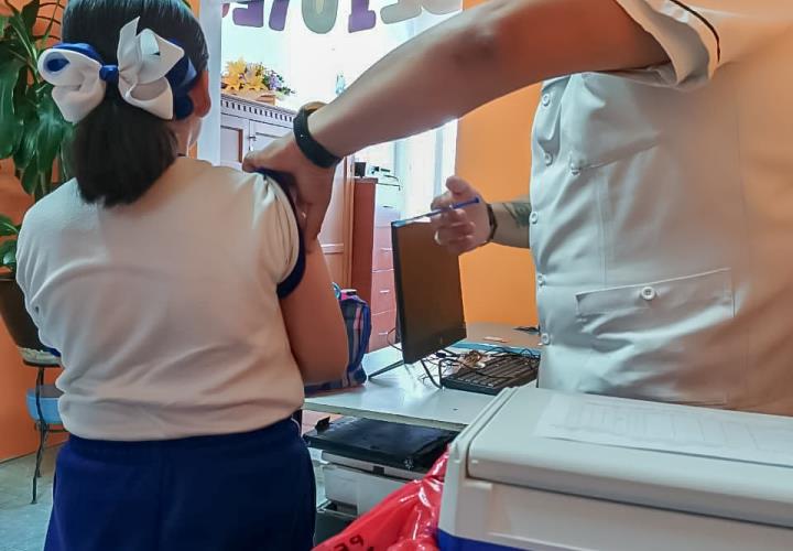 Continúa programa preventivo de vacunación  contra el Virus del Papiloma Humano en Hidalgo