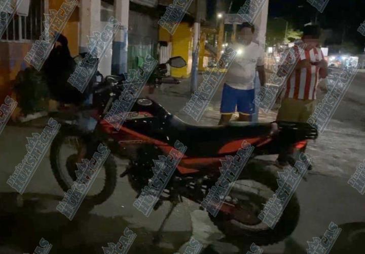 Moto se impactó contra automóvil en Tantoyuca