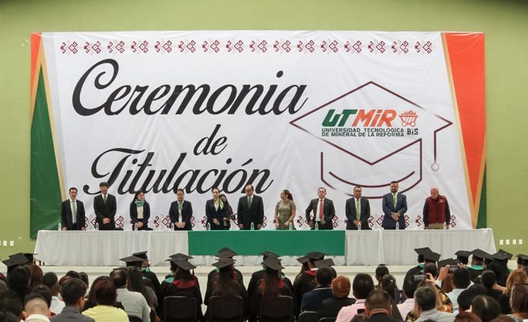 UTMiR entrega títulos electrónicos a su alumnado