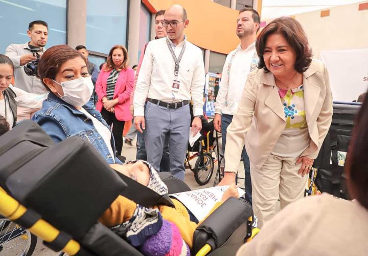 Entrega DIF Hidalgo, por primera vez, sillas de ruedas eléctricas a personas con discapacidad