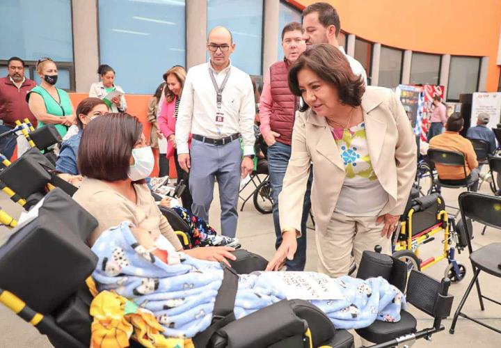 Entrega DIF Hidalgo, por primera vez, sillas de ruedas eléctricas a personas con discapacidad