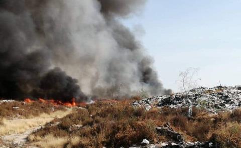 Sofocaron incendio en basurero clandestino