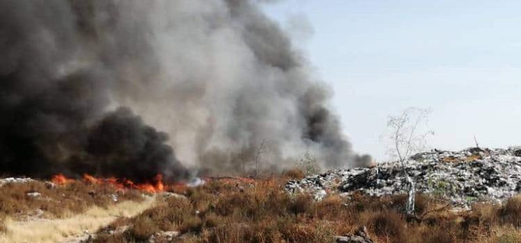 Sofocaron incendio en basurero clandestino