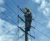 CFE restableció servicio eléctrico en Xochiatipan