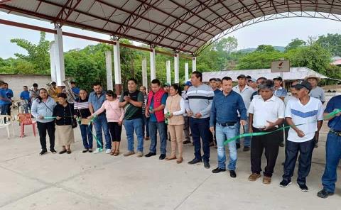 Alcalde entregó galera pública en Huazalinguillo

