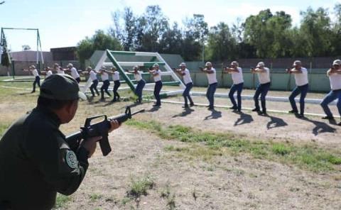 Más policías cumplen  con profesionalización