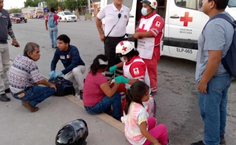 Vehículo atropelló a una mujer e hija