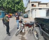 Motociclista  chocó auto