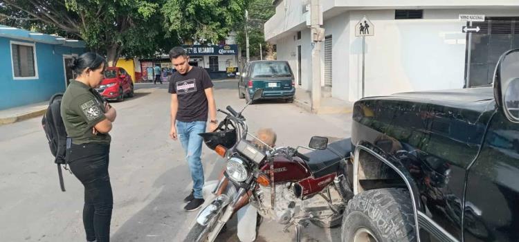 Motociclista  chocó auto