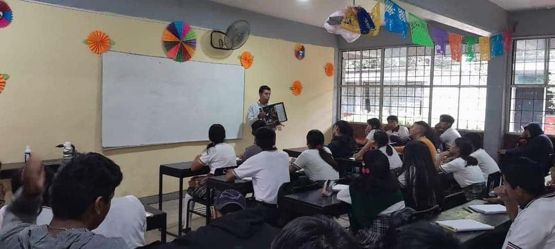 Dieron taller a alumnos de mantenimiento a computadoras en Nexcuayo 