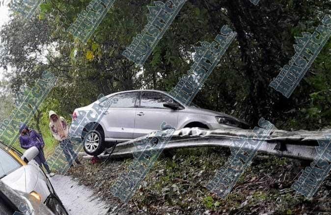 Auto se salió de la carretera