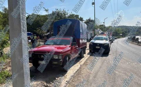Camionetas se impactaron en Tecorral