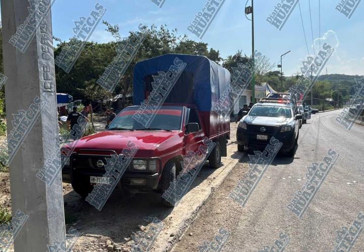 Camionetas se impactaron en Tecorral