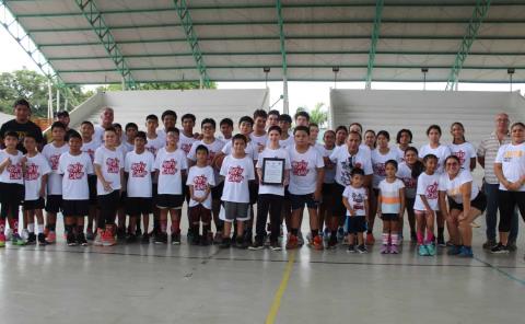 Inauguran y aplican clínica campamento de basquetbol
