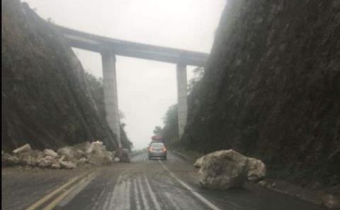 Enormes rocas Sobre la "Súper"