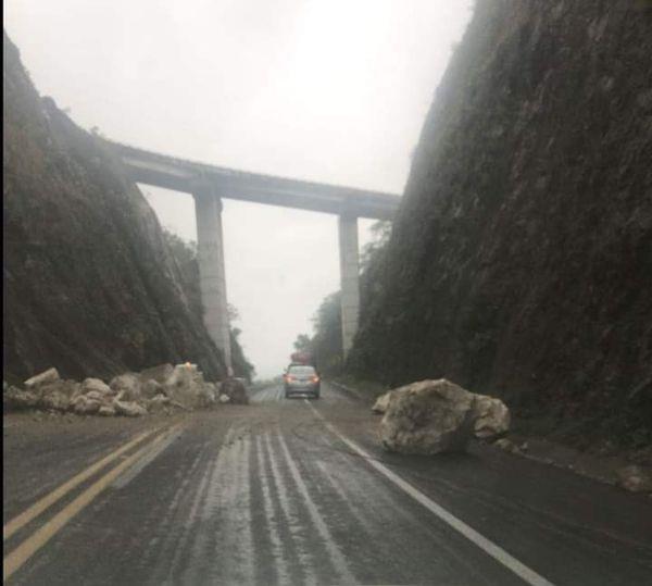 Enormes rocas Sobre la "Súper"