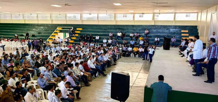 Alcalde de Xochiatipan presente en reunión de salud 