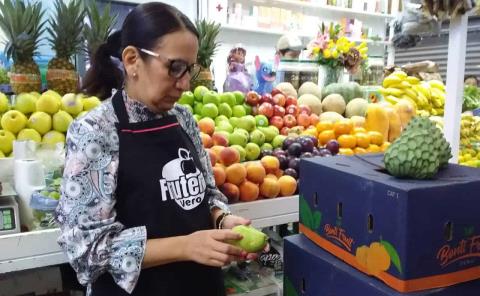 $100 el kilo de  la mandarina