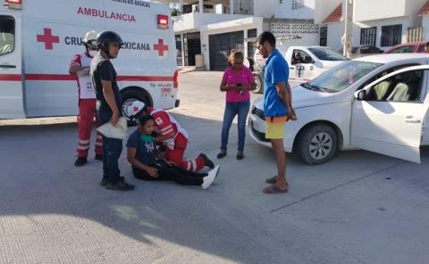 Mujer lesionada en accidente de moto