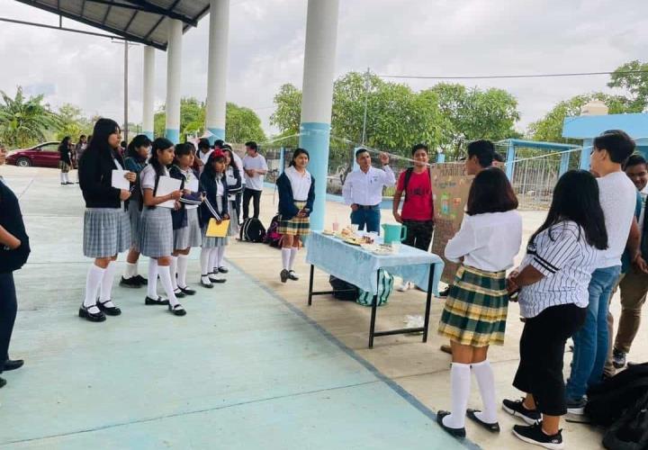 Alumnos dieron demostración del plato del buen comer