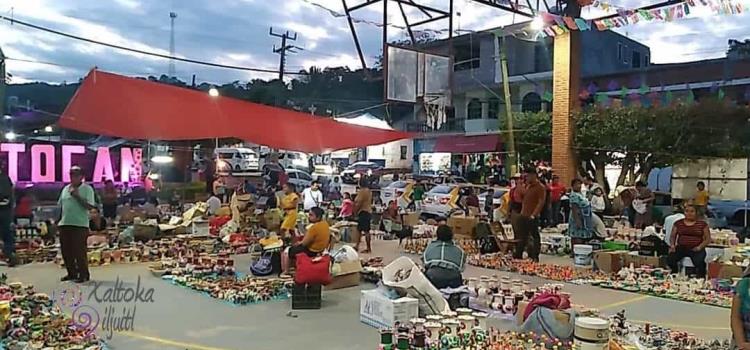 En Jaltocán instalan tradicional tianguis artesanal 