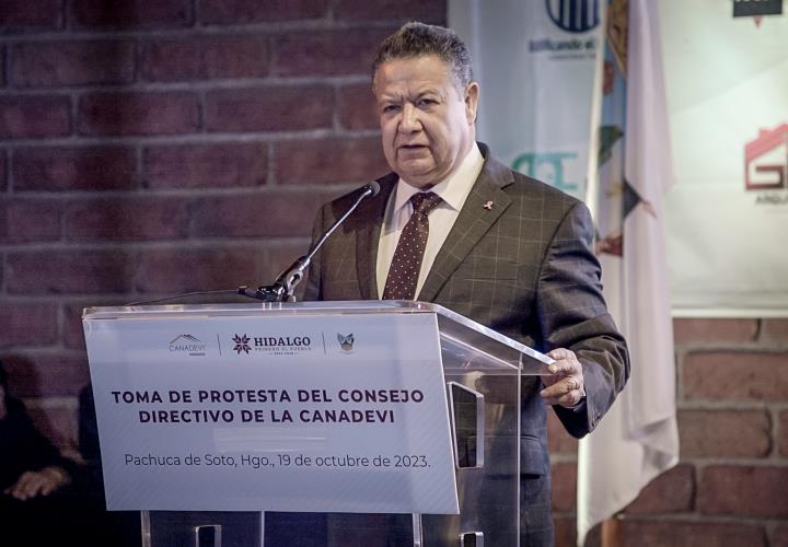 Menchaca Salazar exhortó al sector empresarial a seguir impulsando la transformación