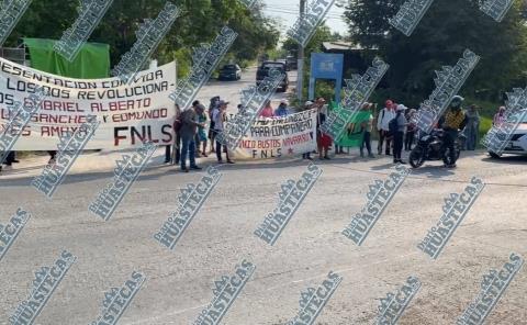 Integrantes de FDOMEZ-FNLS bloquearon la carretera

