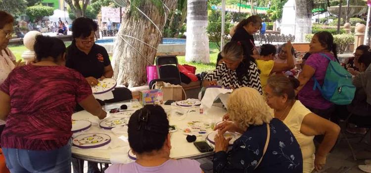 Buena respuesta a talleres en la plaza