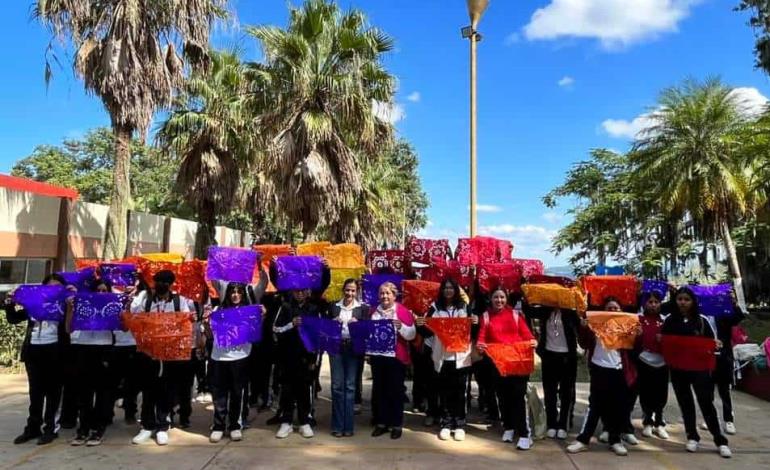 Área de Cultura impartió talleres de papel picado