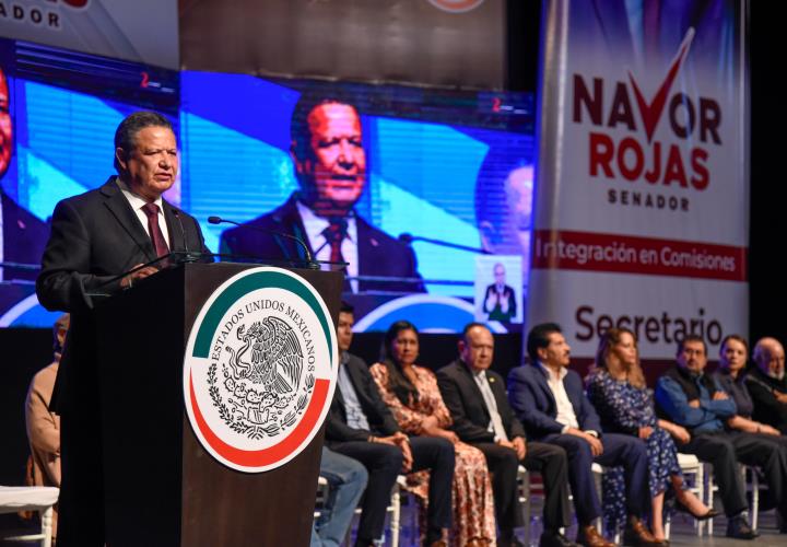 Asiste Julio Menchaca a segundo informe de labores del senador Navor Rojas.