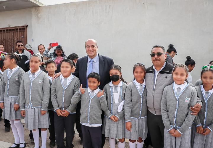Entrega SEPH beneficios en favor de la educación indígena en Hidalgo