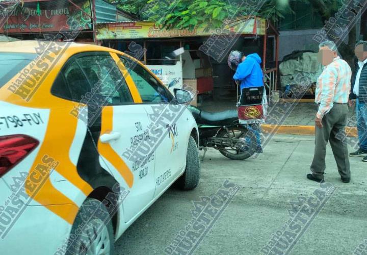 Taxi impactó a motociclista