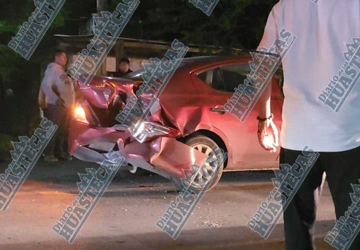 Auto quedó destrozado