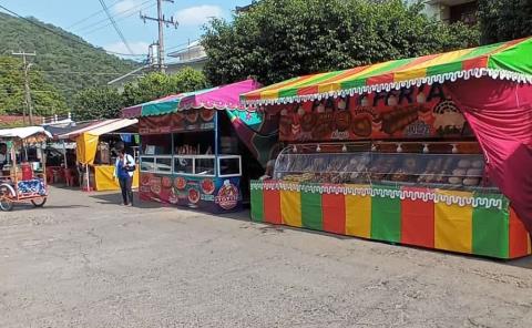 Turistas no quieren tacos rojos; querían patlaches y zacahuil