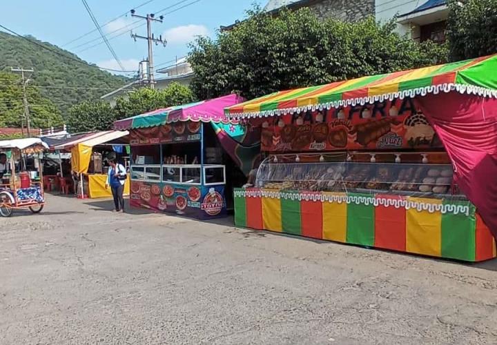 Turistas no quieren tacos rojos; querían patlaches y zacahuil