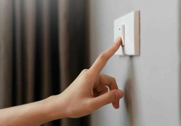 Exhortan a habitantes ahorrar luz eléctrica 